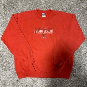 Gildan Coral Miami Beach, Florida Embroidered Crewneck Sweatshirt Size M